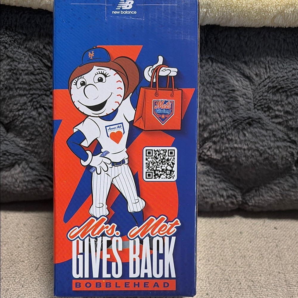 New Balance Mrs. Met Bobblehead - Blue and White - unopened box.
